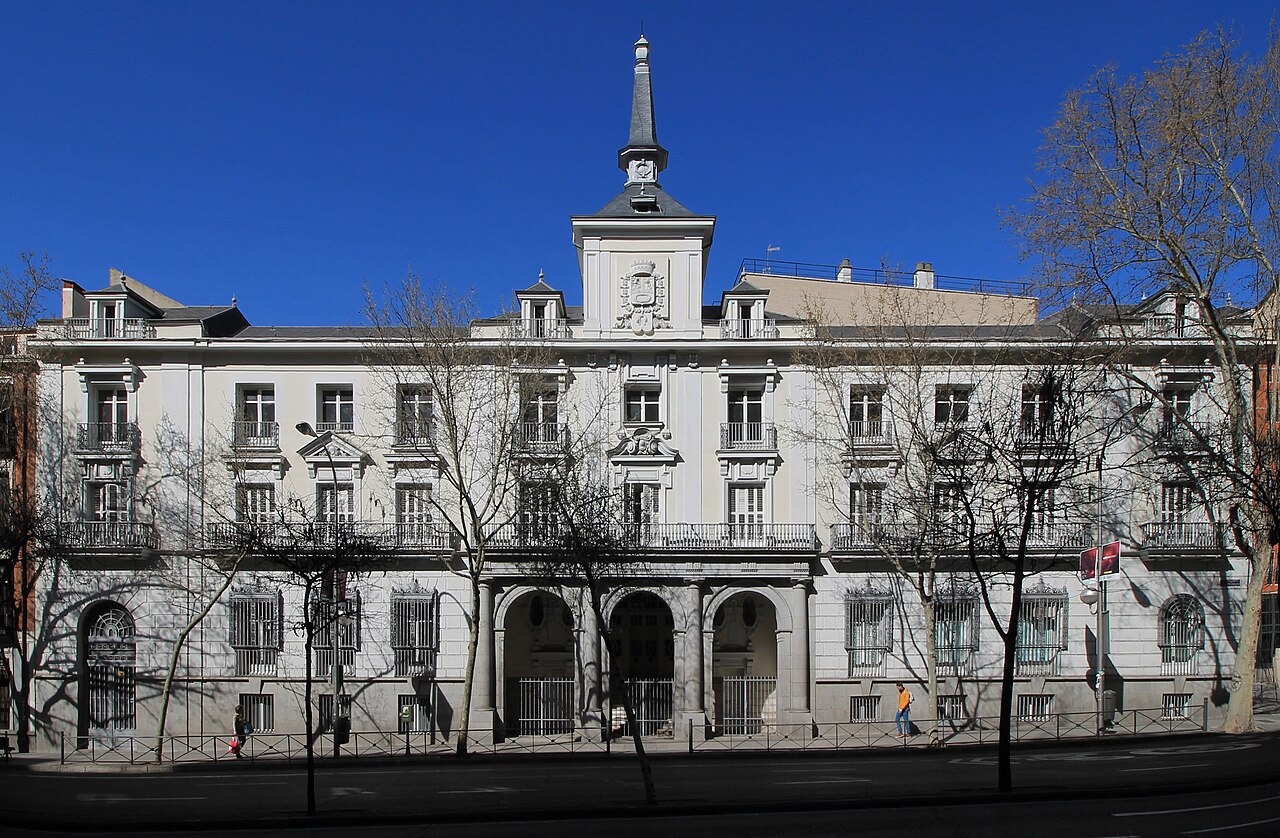 Fachada del palacete histórico de la calle Alberto Aguilera 20 en Madrid, sede de la Fundación Casa de México en España
