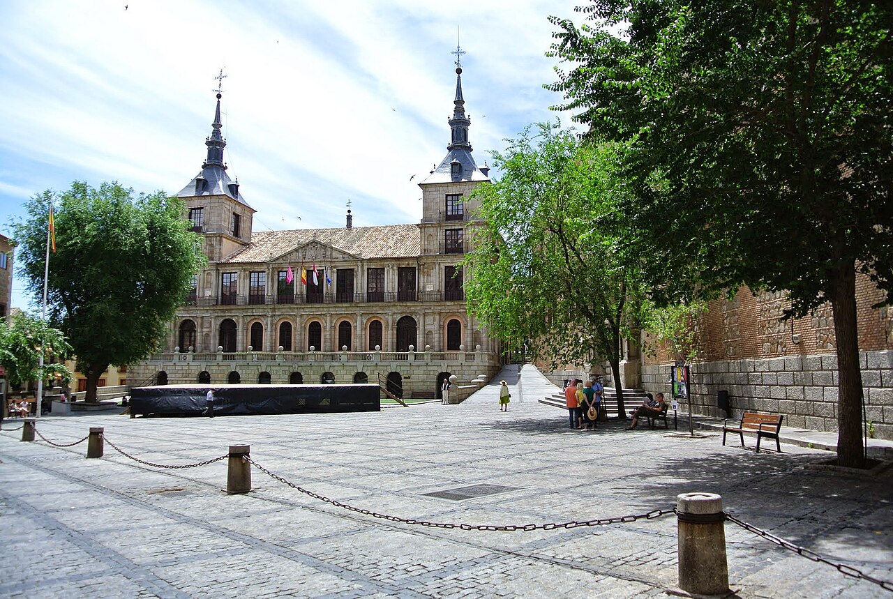 Vista de la Catedral Primada y los palacios históricos del centro de Toledo